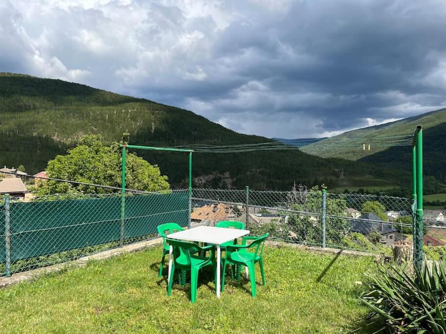 Casa Luis - Apartamento Con Jardin Privado En Pirineos